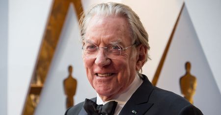 Donald Sutherland w Rosji przeżył śmierć kliniczną, w Polsce rozmawiał z Lechem Wałęsą. W USA został wielką gwiazdą