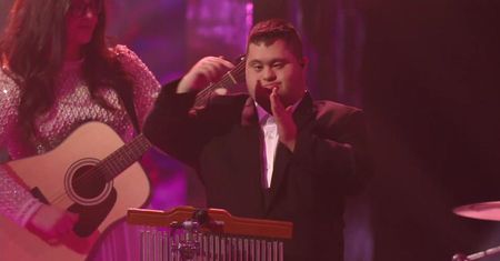 Eurowizja 2019. Występ The Shalva Band doprowadził publikę do łez. Nawet Arturowi Orzechowi łamał się głos