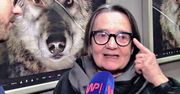 Zdjęcie Agnieszki Holland robi furorę w sieci. Reżyserka "Pokotu" dzień przed miesięcznicą smoleńską rozmawia z zagranicznymi turystami