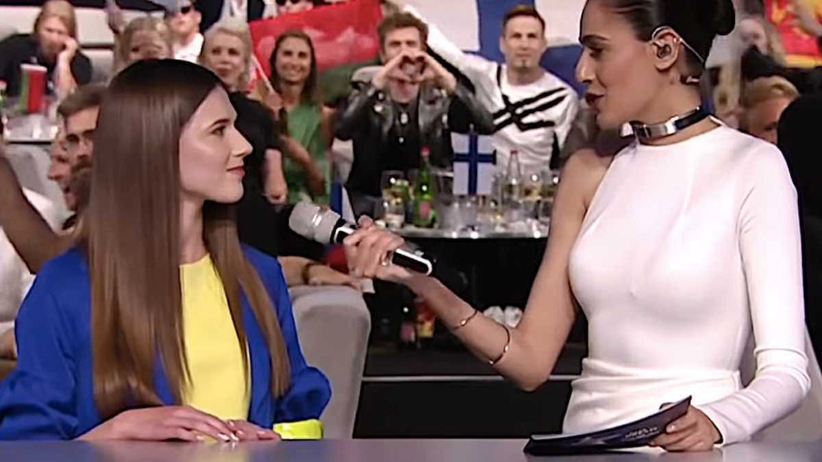 Strój Roksany Węgiel na Eurowizji 2019 powala na kolana! W telewizji pokazali tylko nudną górę, za to dół… Petarda!