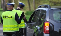 Kierowca nie chciał zatrzymać się do kontroli. 4 rannych policjantów
