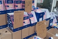 Mafia parówkowa na bazarach. Skąd mają towar sprzedawany za grosze?