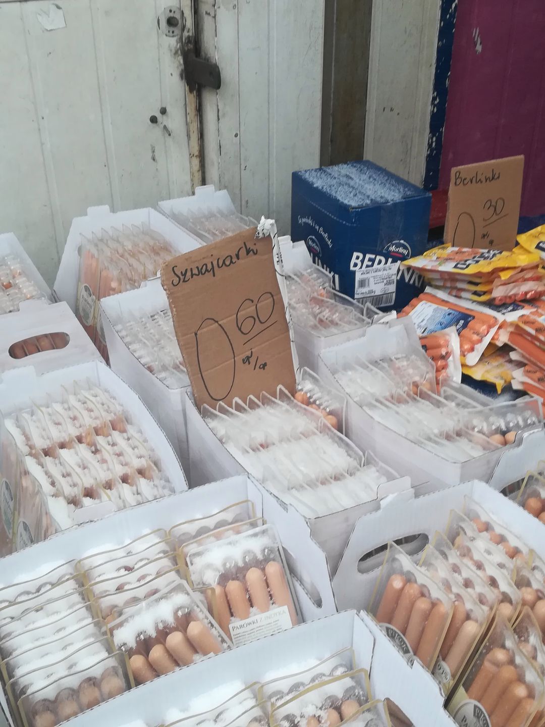 Produkty mięsne są sprzedawane wprost z pudełka