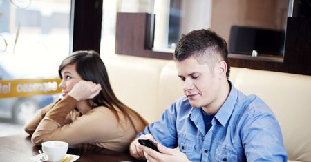 Randki w XXI wieku. Posiadacze iPhone’a mają większą szansę na miłość