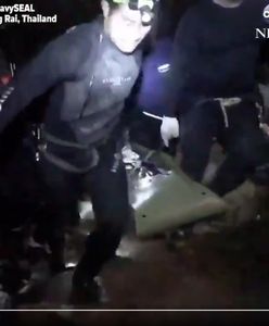Tajlandia. Tak wynosili chłopców z zalanej jaskini Tham Luang. Na jaw wyszło wstrząsające nagranie