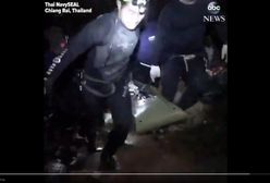 Tajlandia. Tak wynosili chłopców z zalanej jaskini Tham Luang. Na jaw wyszło wstrząsające nagranie