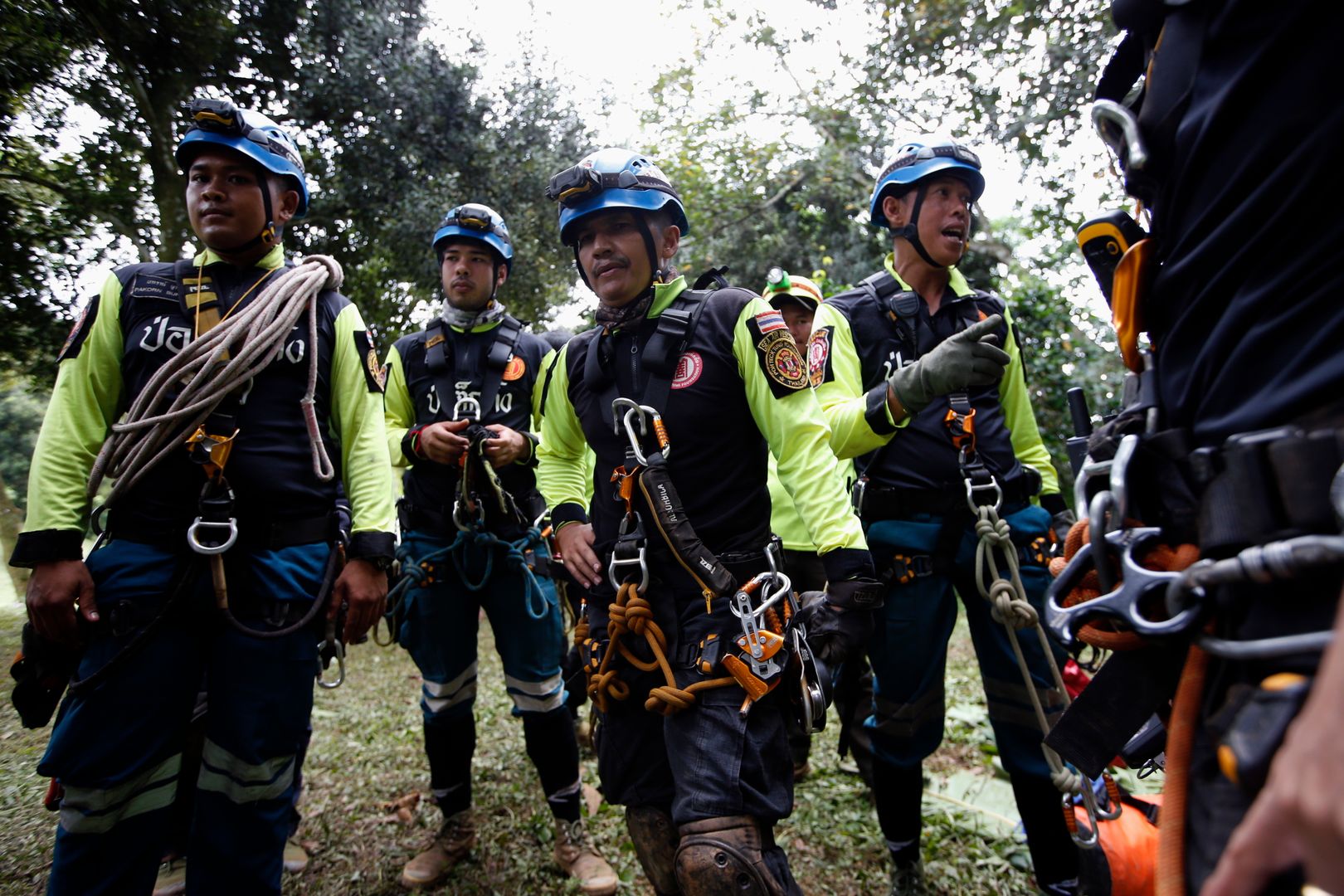 Spektakularną akcję uwalniania chłopców z zalanej jaskini Tham Luang rozpoczęto w niedzielę