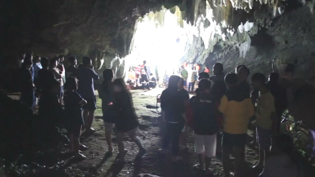 Dzieci uwięzione w jaskini. Tajlandia w strachu o życie młodych piłkarzy
