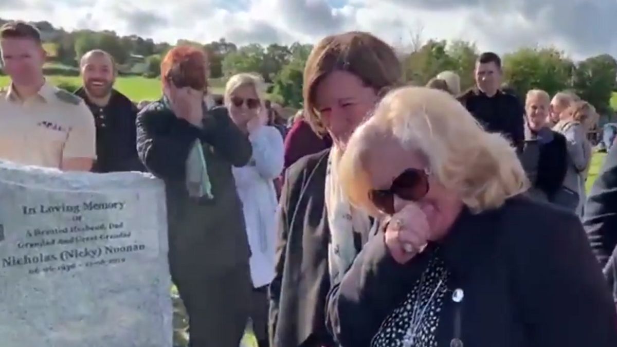 Irlandczyk zrobił rodzinie dowcip na własnym pogrzebie. Żałobnicy nie potrafili powstrzymać śmiechu.