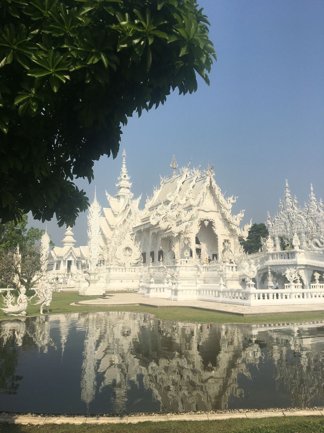 Biała świątynia Wat Rong Khun znajdująca się w prowincji Chiang Rai
