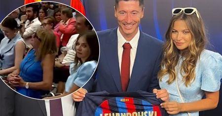 Cała rodzina Lewandowskich na konferencji prasowej Roberta w FC Barcelonie. Mama piłkarza powiedziała prorocze słowa