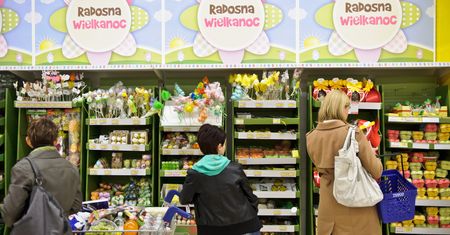 Przed Wielkanocą dyskonty znowu zwiększą liczbę promocji. Eksperci: To przez zakaz handlu w niedziele