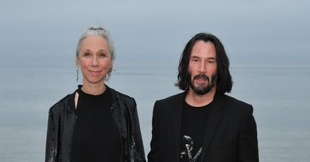 Dziewczyna Keanu Reevesa nie zamierza farbować włosów. Alexandra Grant pisze, dlaczego