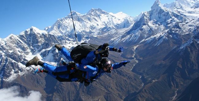 Mount Everest zamienił się w plac zabaw. Ze śmiercią coraz częściej igrają tam dzieci