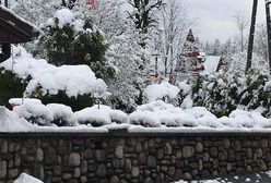 Zima wróciła do Zakopanego. Szlaki pokryte śniegiem, zagrożenie lawinowe w Tatrach