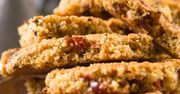 Ciastka owsiane z bakaliami w 5 minut. Chrupiąca przekąska na drugie śniadanie