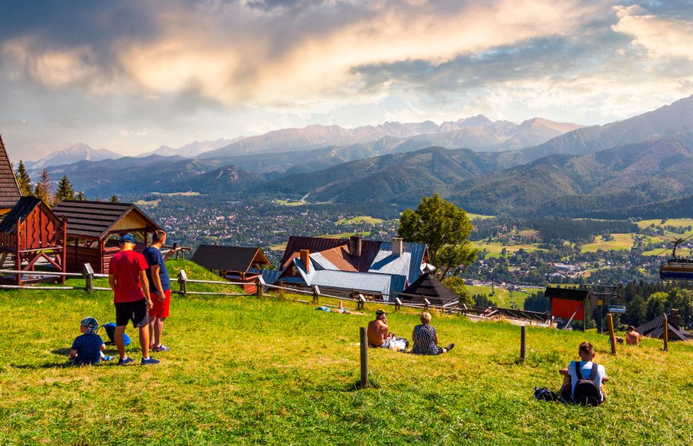 Zakopane wciąż jest numerem jeden, ale Polacy coraz chętniej wybierają mniej zatłoczone miejscowości
