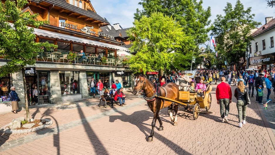 Zakopane traci na turystach, którzy nocują w "szarek strefie"