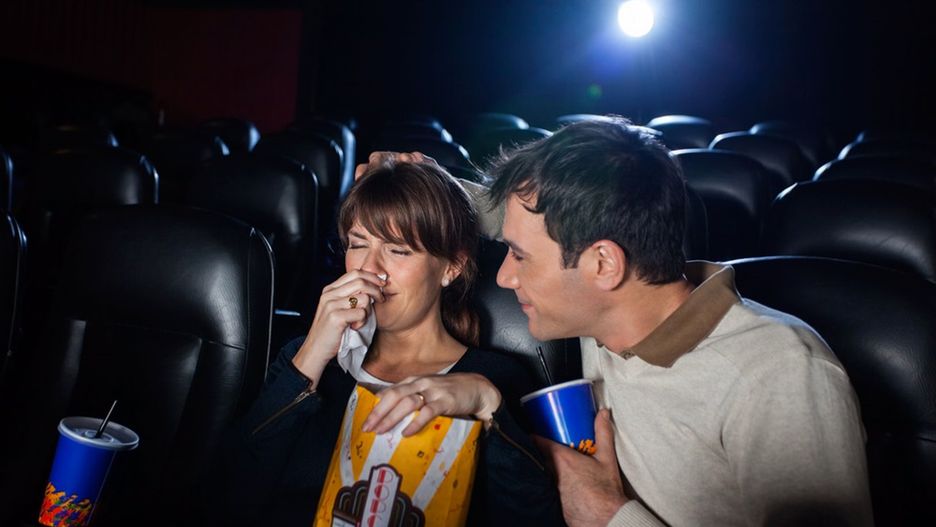 Kobiety często wzruszają się na romantycznych filmach