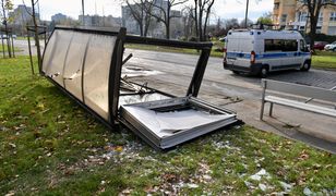 Wrocław. Areszt dla kierowcy, który wjechał w matkę z dziećmi na przystanku i uciekł