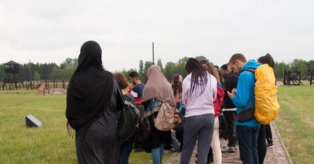 Tylko w WP. Opluta muzułmanka zawiadamia niemiecką policję. Jest sześciu świadków