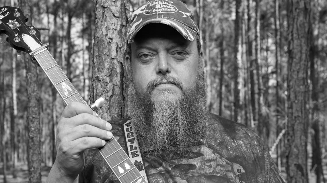 Neal James zyskał przydomek "Banjo Man"
