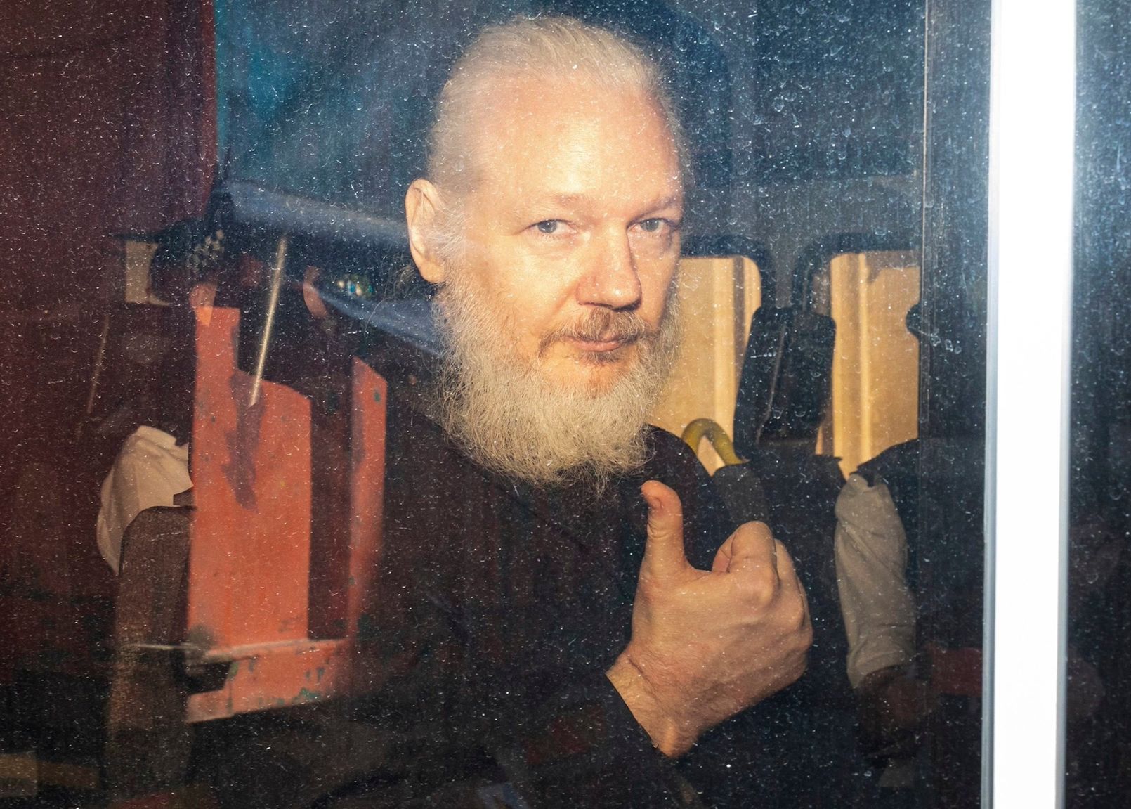 Julian Assange po aresztowaniu w ambasadzie Ekwadoru w Londynie