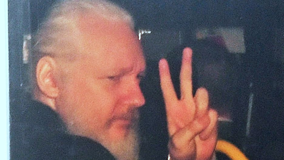 Julian Assange po aresztowaniu w ambasadzie Ekwadoru w Londynie 