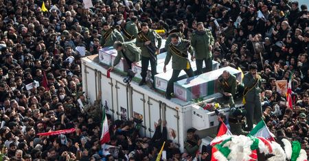Iran. Wybuchła panika na pogrzebie generała Kasema Sulejmaniego. Zginęło co najmniej 50 osób