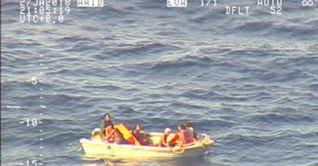 Dryfowali po oceanie wiele dni. Siedmioro ocalonych na Pacyfiku