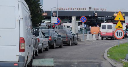 Ukraińcy wolą jeździć z polskimi tablicami rejestracyjnymi. Mają sposób na oszczędność na cle