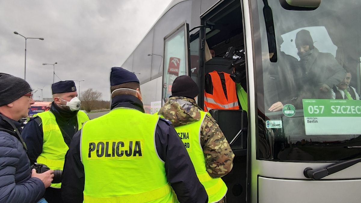 Pasażerowie większych autokarów muszą się przygotować na kontrole, które potrwają 30-40 minut