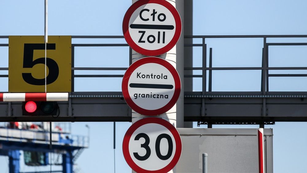 W handlu zagranicznym jesteśmy na minusie.