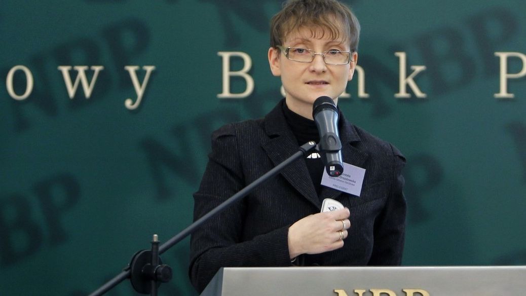 Prof. Małgorzata Iwanicz-Drozdowska, po lewej, jeszcze niedawno działała w radzie nadzorczej Alior Banku. Dziś jest w KNF - który przygląda się działaniom banku