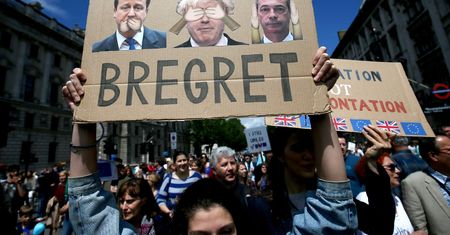 Brexit to domek z kłamstw. I właśnie zaczyna się sypać