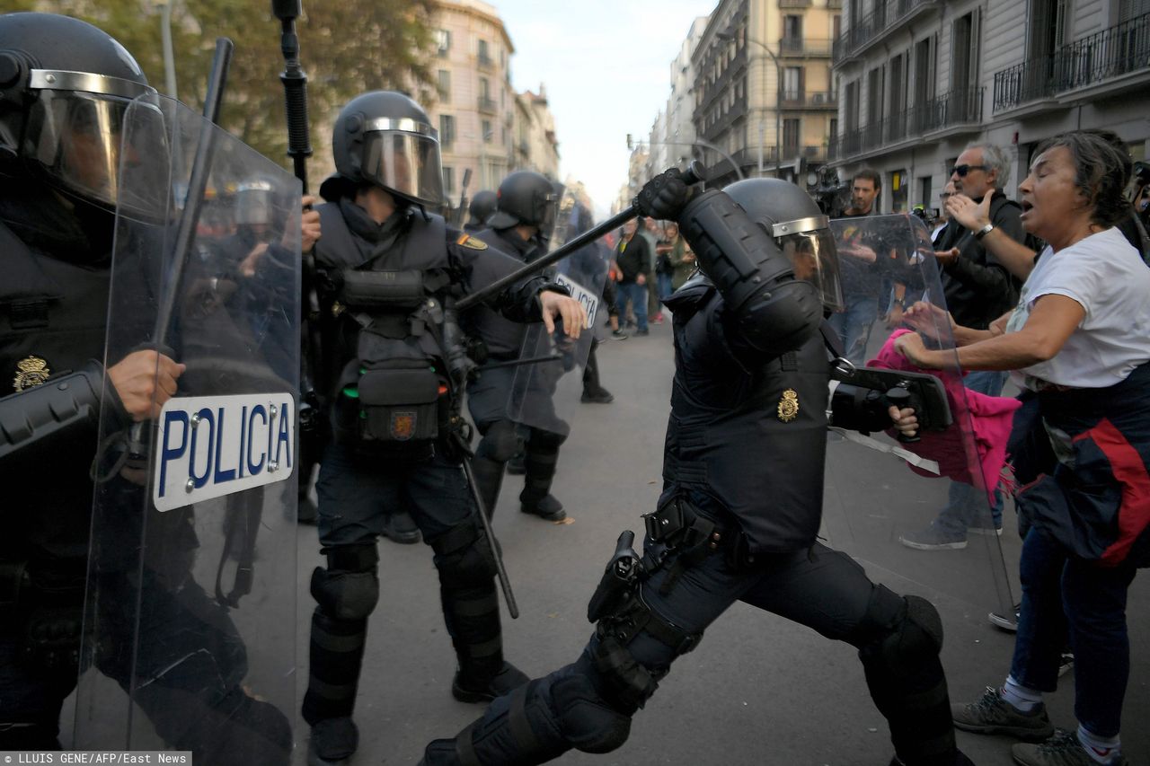 Barcelona. Brutalne starcia. Rannych prawie 600 osób