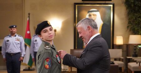 Księżniczka Jordanii została pierwszą kobietą pilotującą odrzutowiec
