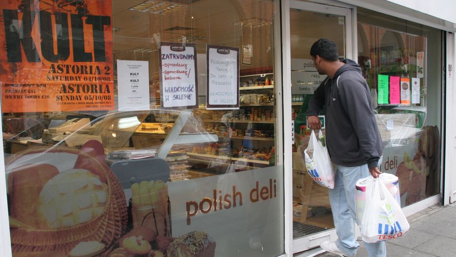 Brexit jest już niemal pewien. Ale Polonia wracać do Polski nie chce. Na zdjęciu polski sklep w Londynie