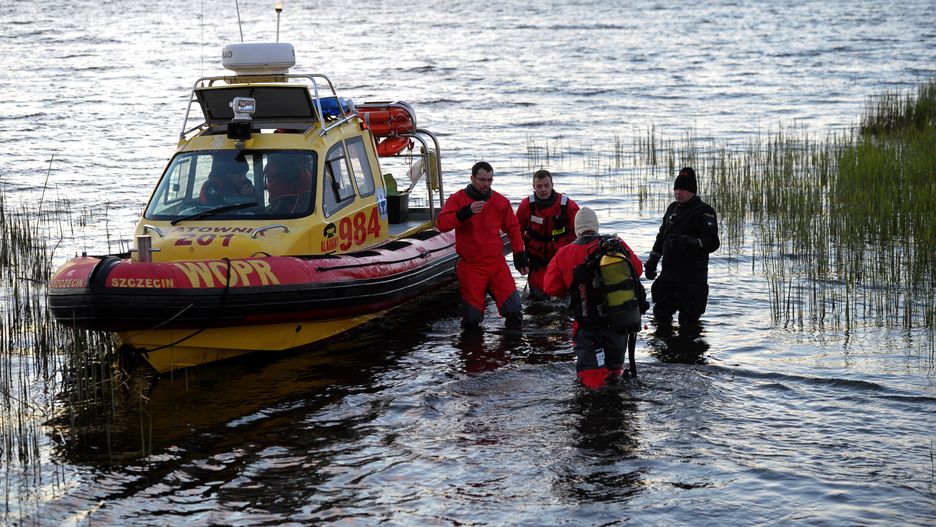 Poszukiwania żeglarzy na Zalewie Szczecińskim.
