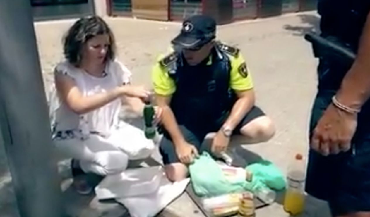 Oszuści w Barcelonie. Oferują turystom drinki przygotowywane na bazie podejrzanych substancji