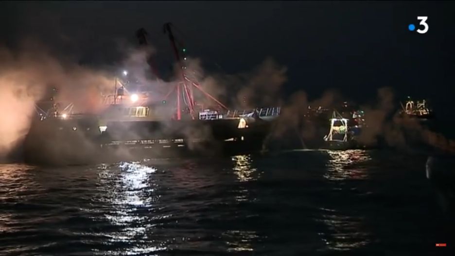 W wyniku starcia między rybakami z Francji i Wielkiej Brytanii uszkodzone zostały 3 łodzie.