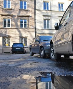 Śródmieście tylko dla mieszkańców. Warszawa wprowadza nowe zasady parkowania na podwórkach