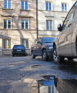 Śródmieście tylko dla mieszkańców. Warszawa wprowadza nowe zasady parkowania na podwórkach