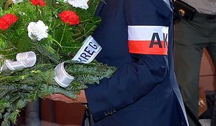 Powstanie Warszawskie – 1 sierpnia. Niemcy opuszczają flagi na znak wstydu i żałoby oraz uczczenia pamięci tysięcy ofiar Powstania Warszawskiego