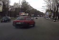 #dziejesiewmoto: najgorsze wyprzedzanie, pierwsze auto z zakazem startów na torach i kompilacja wypadków