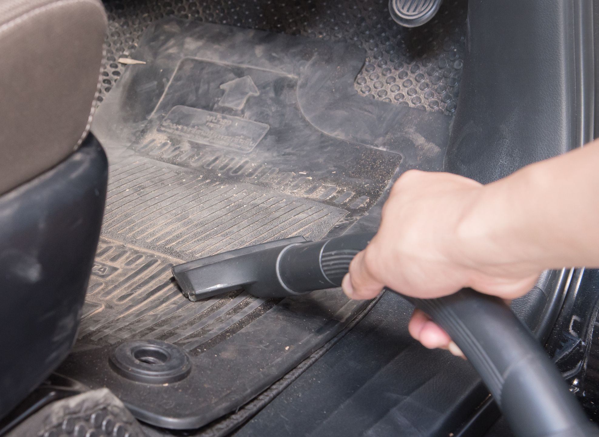 Zimą i wiosną na wycieraczkach gromadzi sie najwięcej błota 