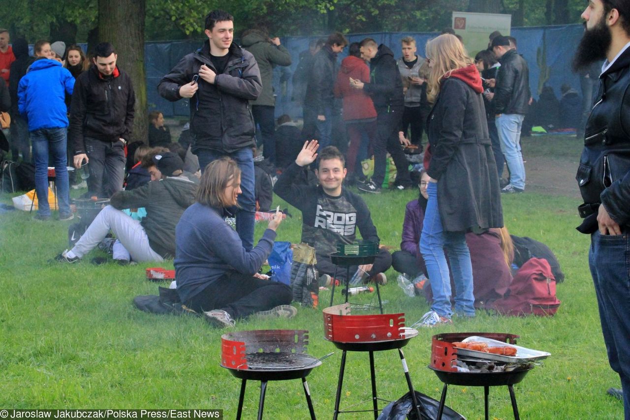 Grill w parku lub nad rzeką może być kosztowny. Strażacy apelują o ostrożność