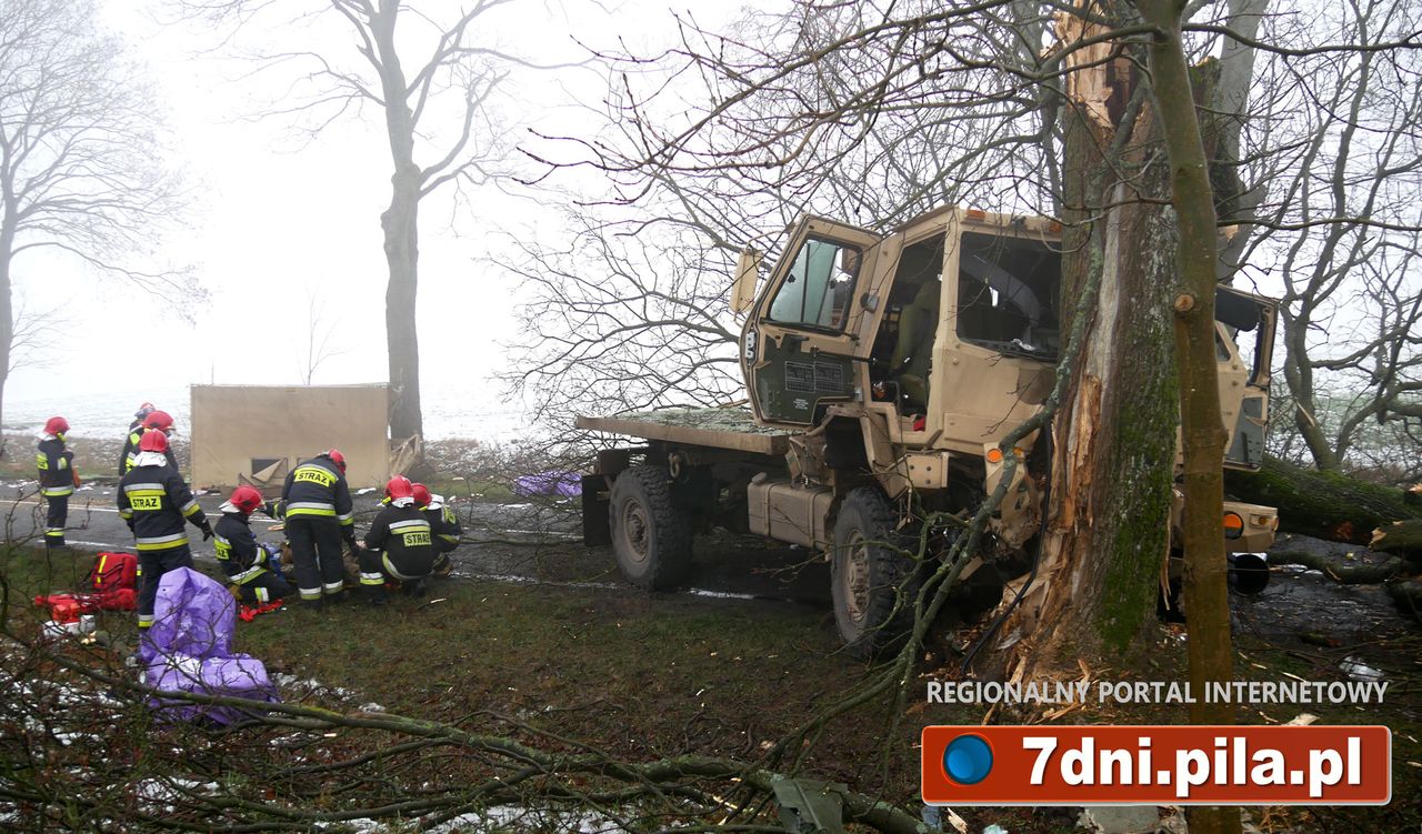 Wypadek Amerykanów. Dramatyczna akcja ratunkowa na drodze