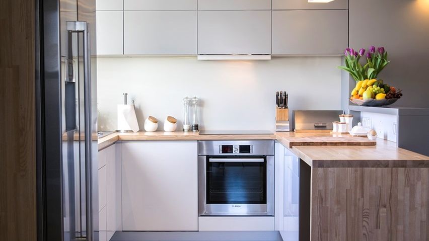 Sprzęt AGD w zabudowie wygląda estetycznie, ale AGD wolnostojące również ma swoje zalety