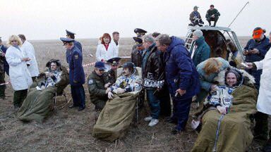 Kosmonauci już na Ziemi